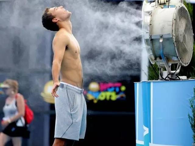 谁说天热不能骑行,天冷不合适打网球吗