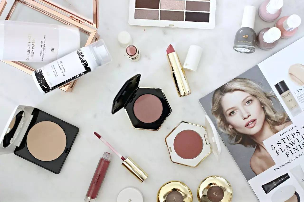 HM指甲油试色｜比起丑炸天的衣服，它家指甲油美到惊人