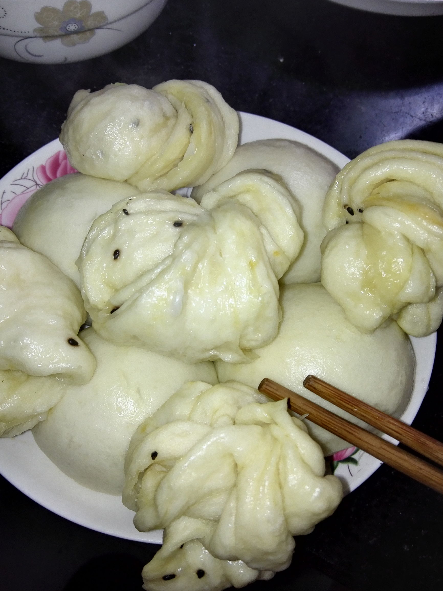 今天蒸了一锅馒头，把老公的一瓶辣酱都吃完了