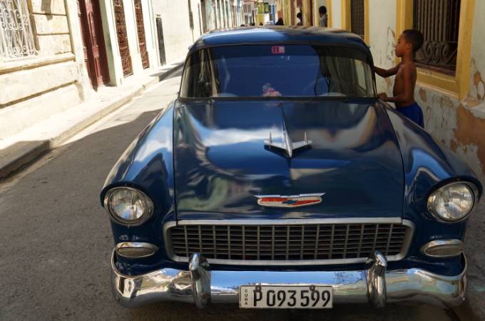 在古巴，1个人1个月只能有5个鸡蛋