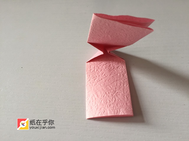 纸在乎你手工折纸大全：领结折纸视频图解