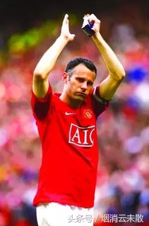 描写足球的优美句子和段落,关于足球比赛的句子有哪些