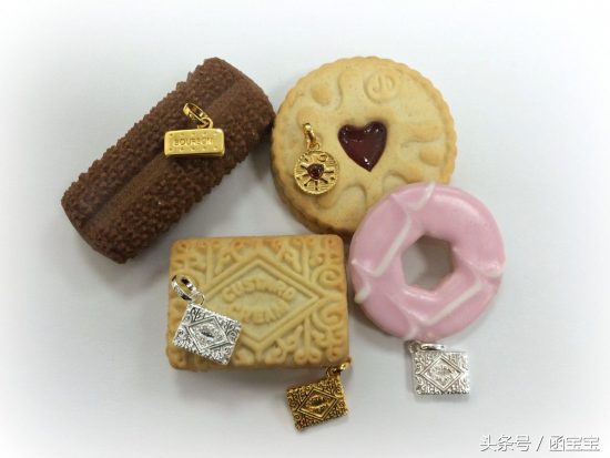 下午茶和珠宝的结合，全新Biscuits英式饼干吊饰系列
