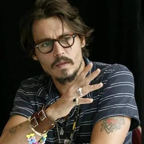 男士一般戴手链是什么材质,为什么男士戴银手链