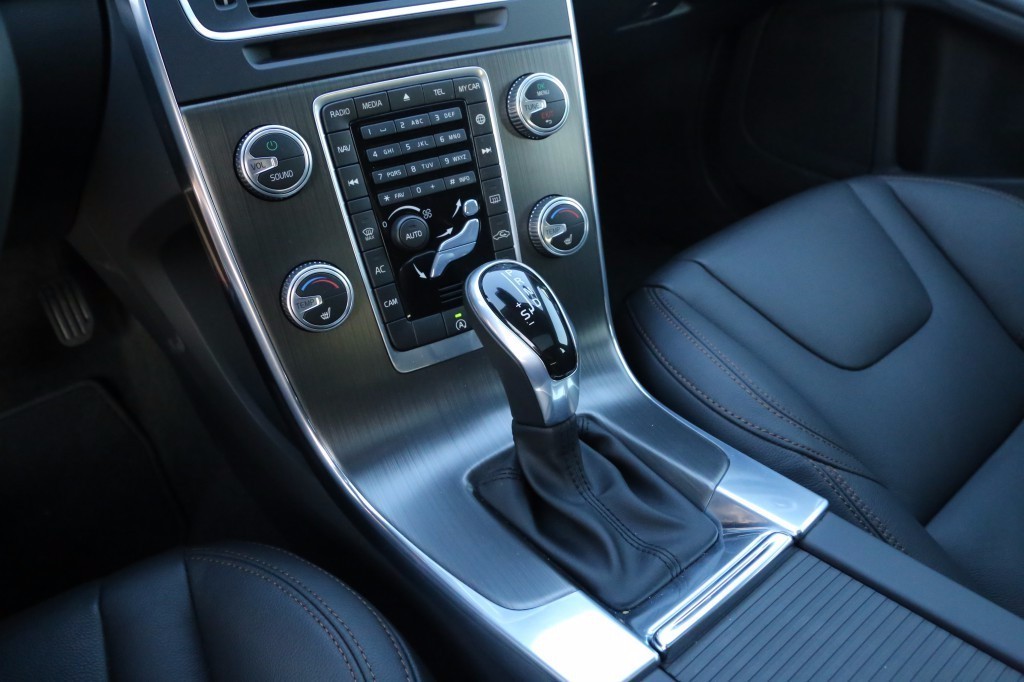 进口沃尔沃v60新款试驾,沃尔沃v60深度试驾