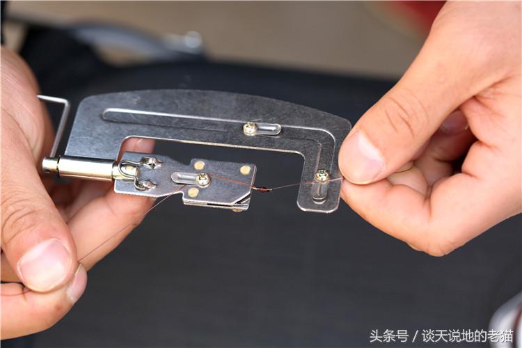 鱼钩最坚固的绑钩方法视频,钓鱼教程简单方便的绑鱼钩方法
