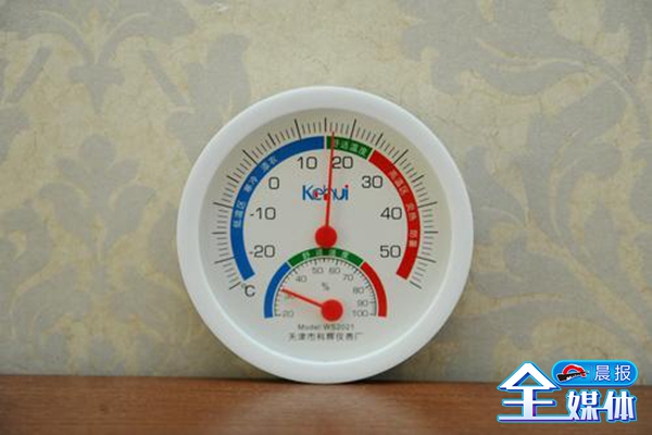 手冷脚冷头疼嗓子疼低烧,头疼且夜间发烧腿脚无力