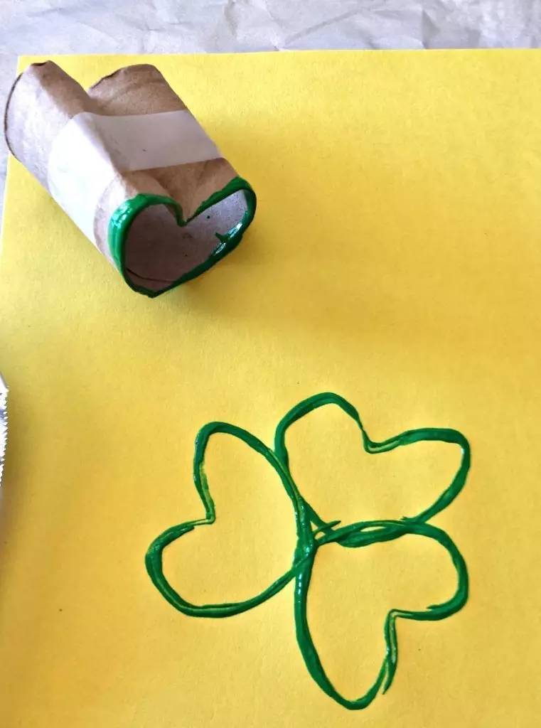 幼儿园卷纸筒环保手工作品,儿童手工涂鸦画纸