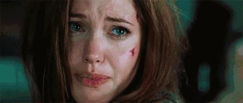 垫下巴有血水怎么办,垫下巴会把骨头磨掉嘛