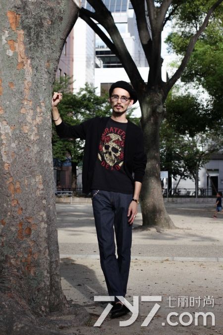 女生眼镜框搭配风格,灰白渐变眼镜框合适什么风格