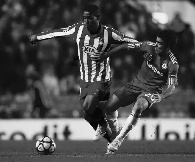 梅西祈祷完全版,梅西乘坐飞机在上空盘旋