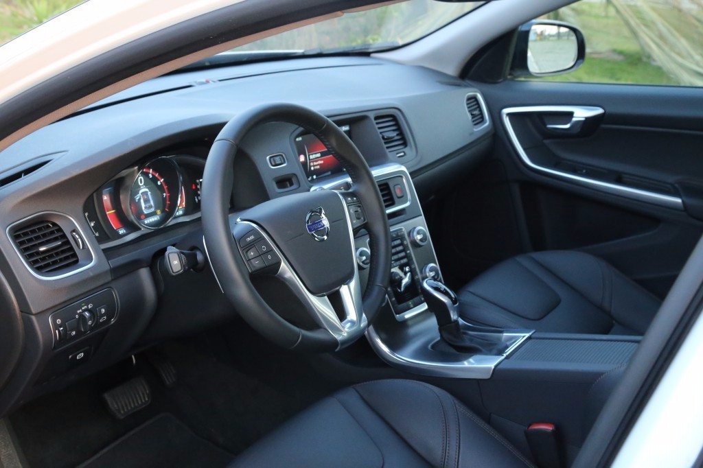 进口沃尔沃v60新款试驾,沃尔沃v60深度试驾