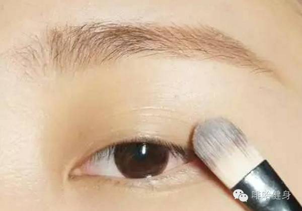 单眼皮眼妆怎么画显大又干净新手,厚厚的单眼皮怎么画眼妆