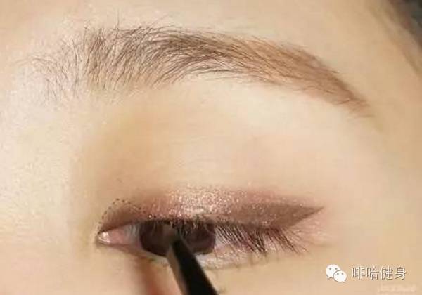 单眼皮眼妆怎么画显大又干净新手,厚厚的单眼皮怎么画眼妆