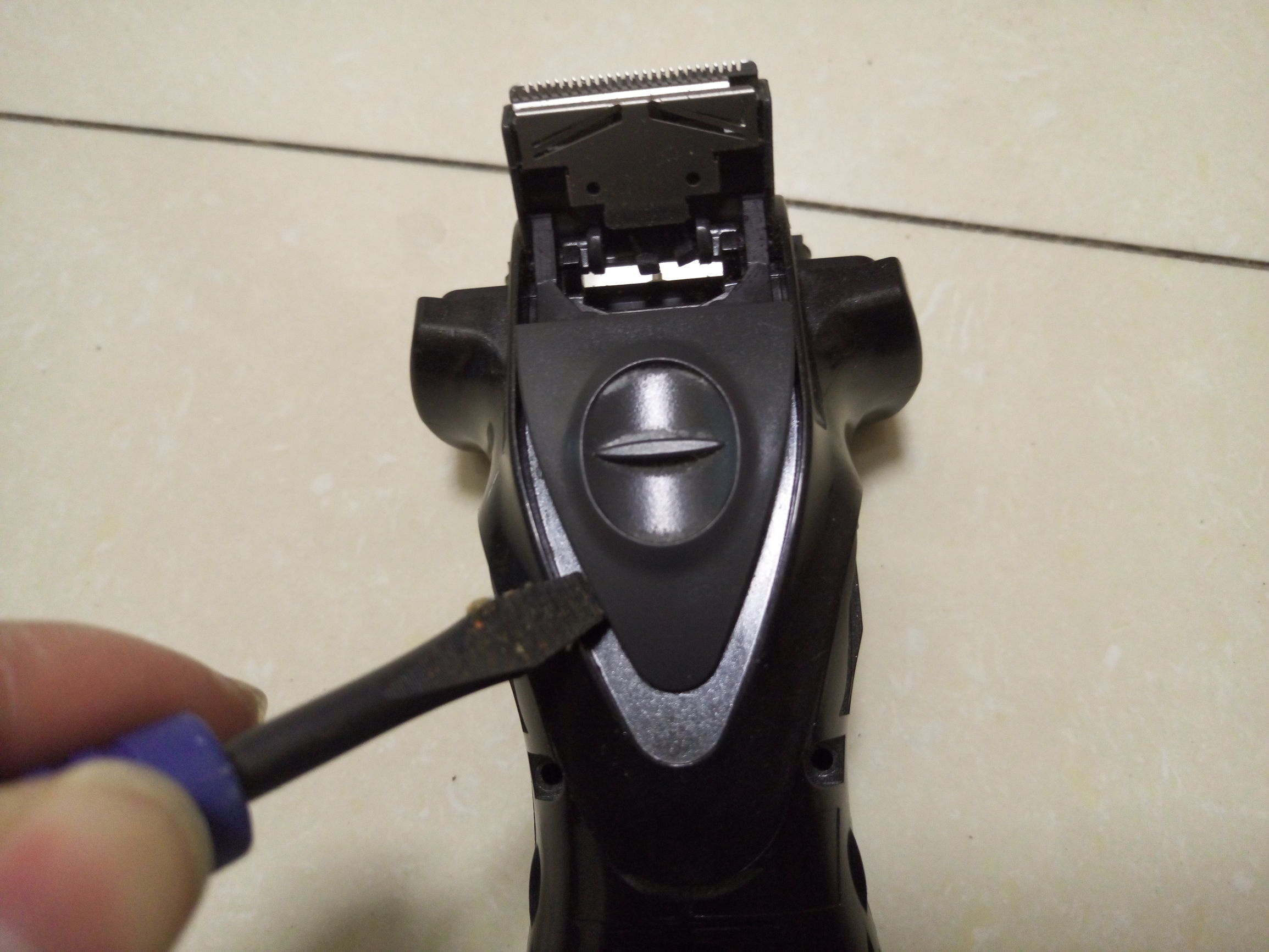 松下电动剃须刀怎样拆解修理,松下剃须刀es4027换电池教程