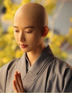 颖儿戴渔夫帽,颖儿之前嘲笑别人的视频