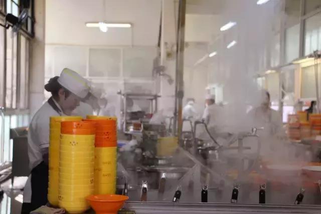 成都锦城学院大学最大食堂,川大锦城学院7个食堂