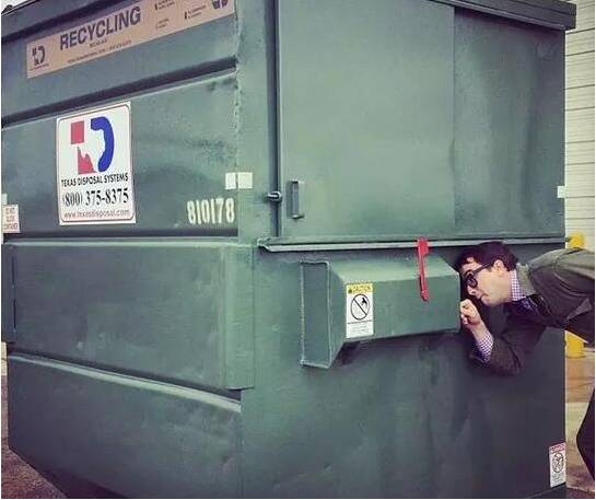 哈佛大学的精英，非要住垃圾箱！嘲笑他的人现在都服了