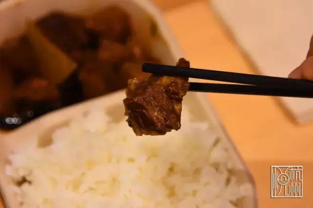 见过了那么多食堂，这家公司却为了员工吃得更好包下了一整片农场