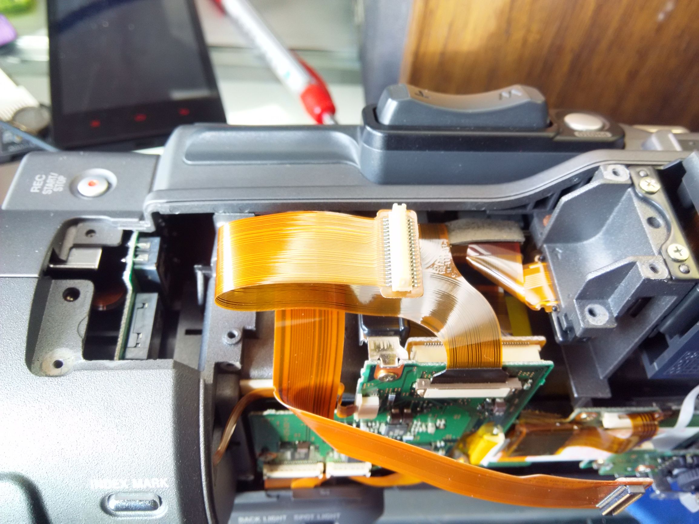 索尼wic600n怎么更换电池,索尼mw600更换电池视频