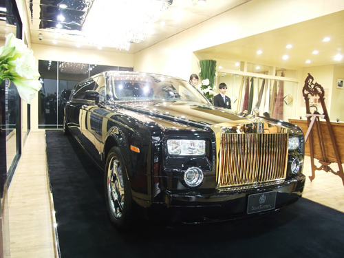 黄金跑车真的是黄金跑车,28亿打造的黄金跑车