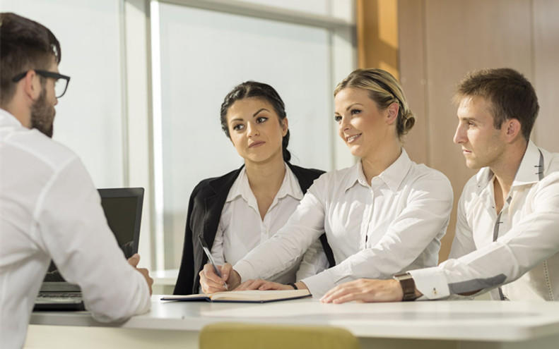 面试英文自我介绍简单十句,面试时的英语自我介绍口语