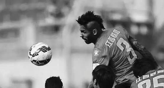 梅西祈祷完全版,梅西乘坐飞机在上空盘旋