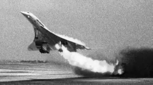 梅西祈祷完全版,梅西乘坐飞机在上空盘旋