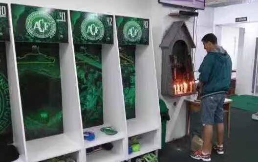 梅西祈祷完全版,梅西乘坐飞机在上空盘旋