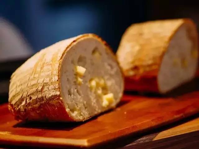 拔草！隐藏在新天地的防空洞酒吧、冠军面包舖、李宗盛阿信的咖啡厅！一天绝不够！