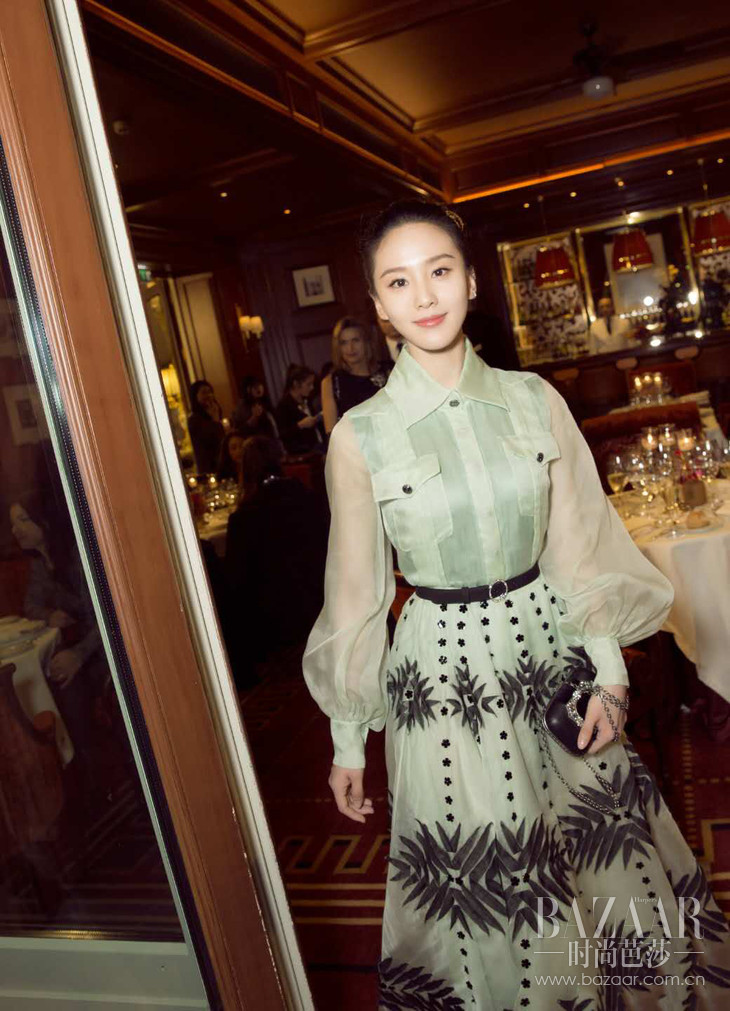 同款裙子腰带显瘦技巧,衣服腰带时尚款怎么穿显瘦