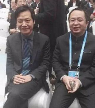 威威趣谈：互联网大佬再聚首感情深一口闷