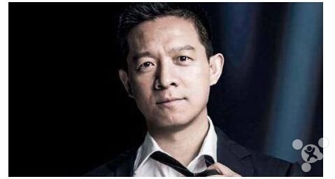 威威趣谈：互联网大佬再聚首感情深一口闷