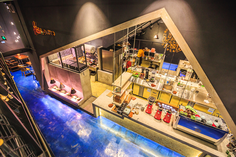 拥抱屋顶，让我们做一场离天空很近的梦