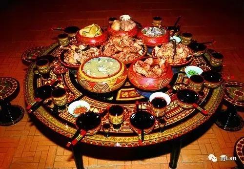 彝族特色菜肴坨坨肉图片,彝族特色酒