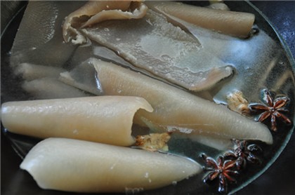 豆浆机做猪皮冻最正宗的做法,豆浆机熬猪皮冻最正确的方法