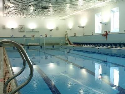 冬泳恢复体温消耗热量,冬泳能够锻炼意志和提升免疫力