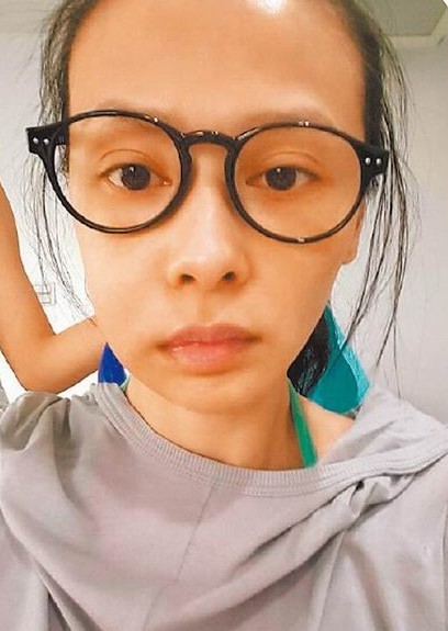 “宇宙美少女”萧淑慎暴瘦成驼背骷髅，自称分裂出500种人格