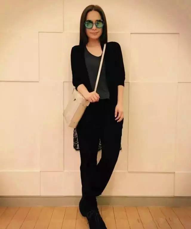 杨幂刘雯等人纷纷终止合作,杨幂刘雯新款包