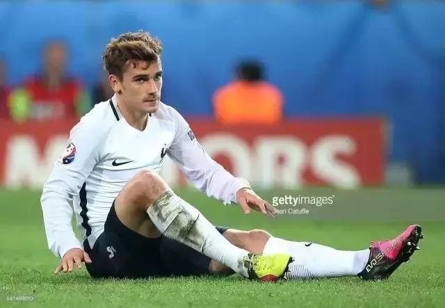 球衣颜色冲突怎么办？就没见过这么“随便”的解决方案！