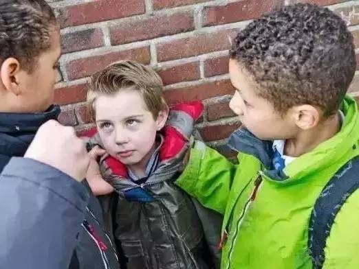 校园霸凌事件怎么教育自己的孩子,校园霸凌我们应该怎么教育孩子