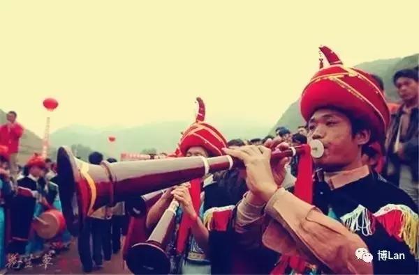 彝族特色菜肴坨坨肉图片,彝族特色酒