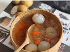 龙眼干枸杞治近视是谁说的,龙眼与枸杞泡水喝有助于治疗近视