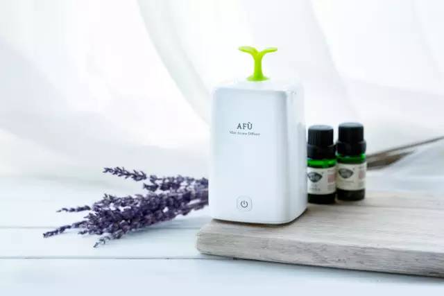 怀孕了还能用化妆品么,怀孕了还能够碰精油吗