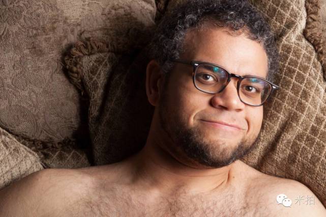 街头摄影师给陌生人拍照谈对象,摄影师街头给陌生人拍照