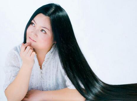 头发容易出油脱发头皮怎么处理,头皮出油长痘怎么回事