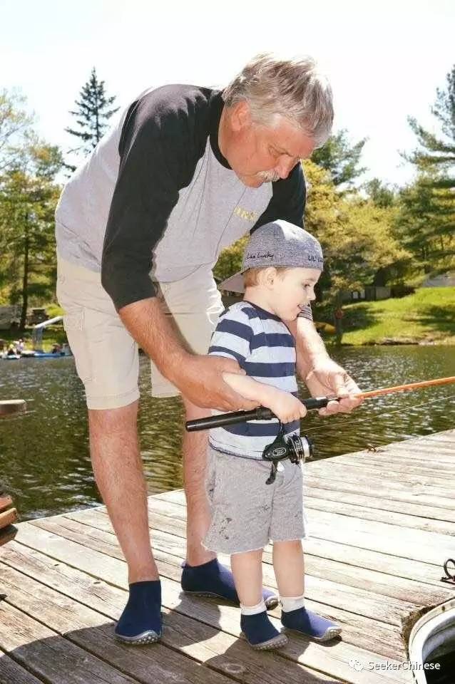 如私人订制般贴心精致的高品质体验，Leguano德国原装进口纯手工赤脚鞋祝大家圣诞快乐！新的一年从脚开始更加热爱生活！