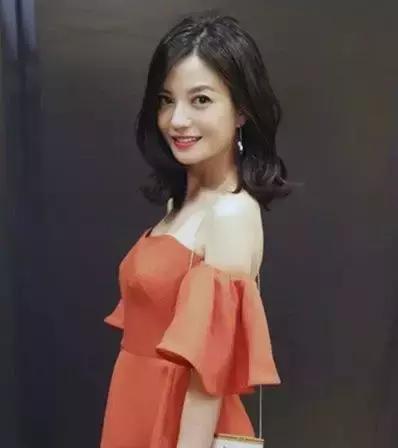 发型真的能够让脸看起来小一些嘛,合适大脸妹的减龄发型