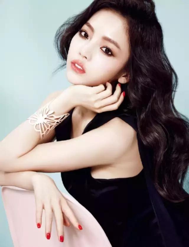 发型真的能够让脸看起来小一些嘛,合适大脸妹的减龄发型