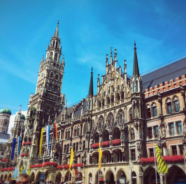 这么冷的天要不要牵我的手情头,这么冷的天还要拿手机